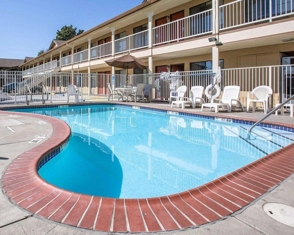 Quality Inn & Suites Woodland - Sacramento Airport Hotel in Woodland