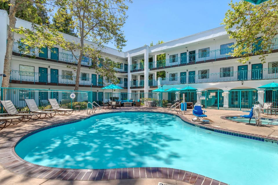 Quality Suites Downtown San Luis Obispo Hotel in San Luis Obispo