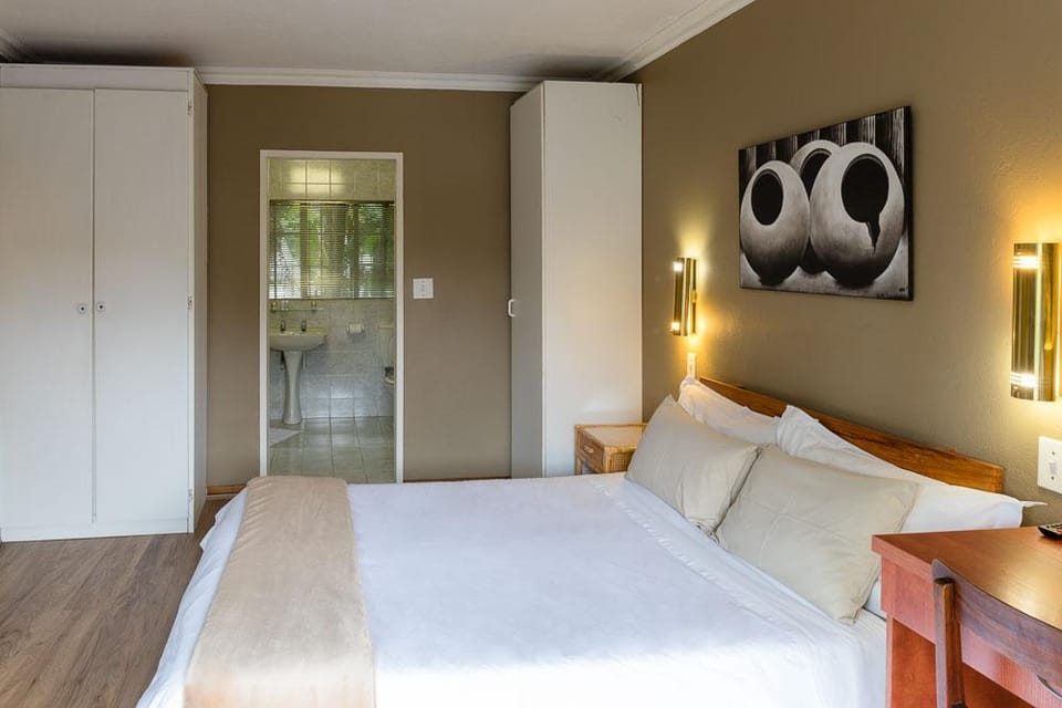 5 Crown  Guest House Bed and Breakfast in Sandton