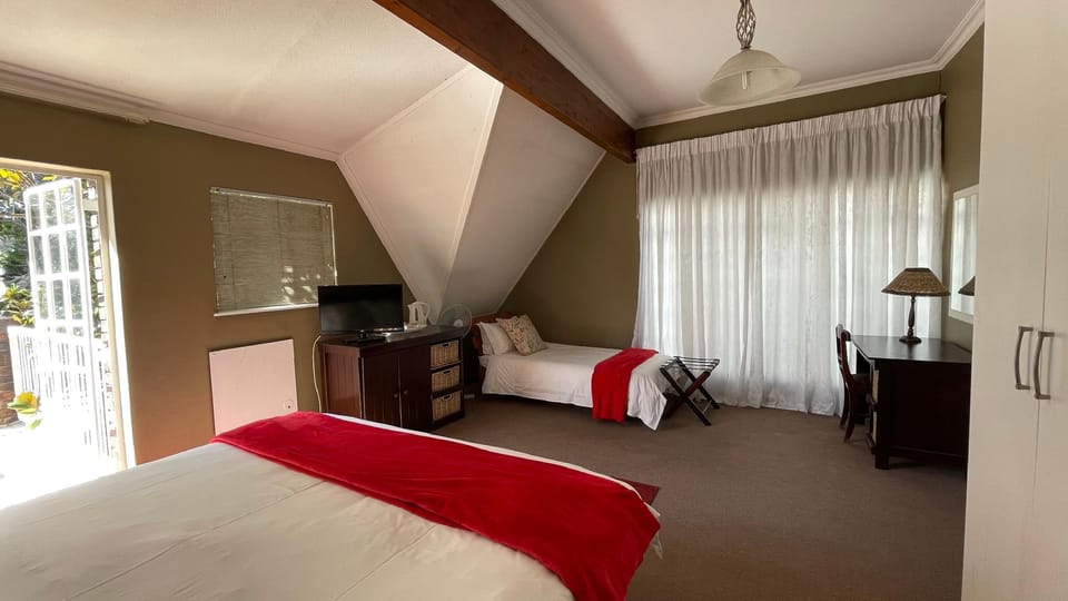 5 Crown  Guest House Bed and Breakfast in Sandton