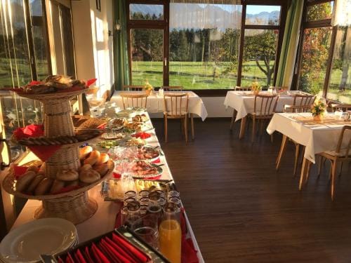 Landhotel Gasthof Eichhof Natters Hotel in Innsbruck