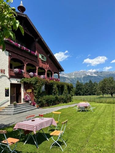 Landhotel Gasthof Eichhof Natters Hotel in Innsbruck