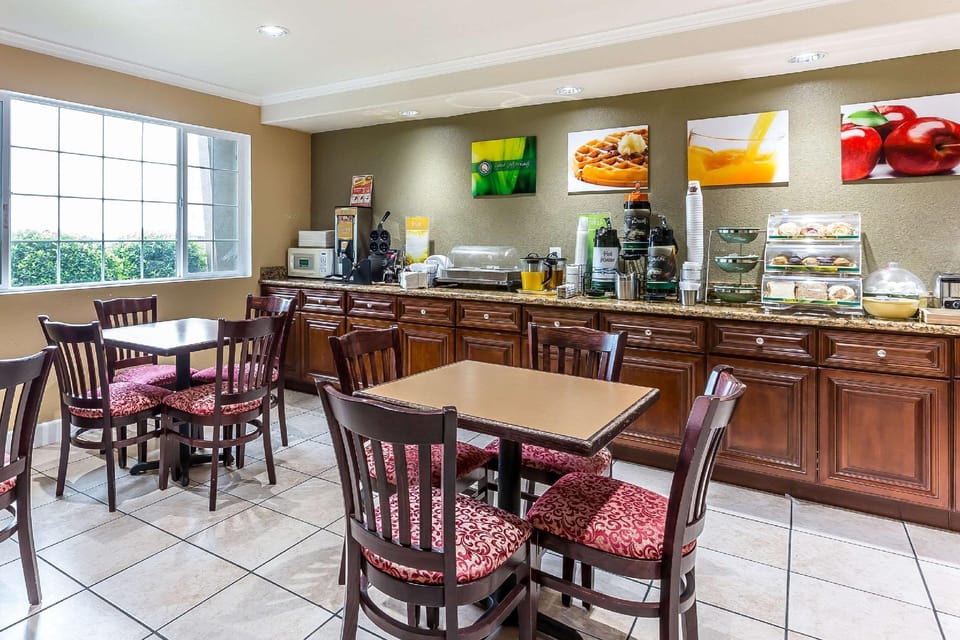 Quality Inn near Hearst Castle Hotel in Sierra Nevada