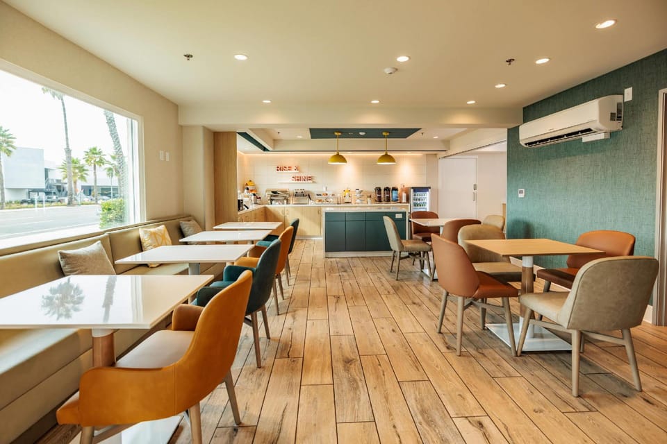 Comfort Inn & Suites Ventura Beach Hotel in Pierpont Bay
