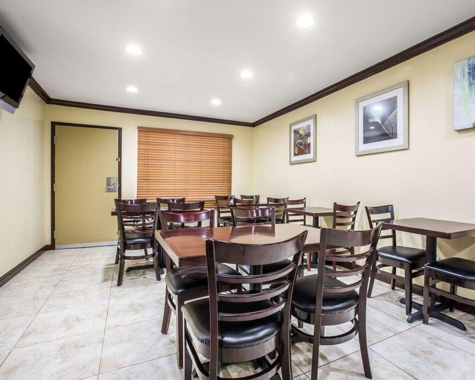 Quality Inn San Diego I-5 Naval Base Hotel in National City