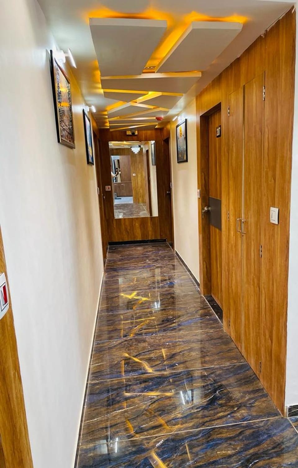 Hotel Lemzon Hotel in Gandhinagar