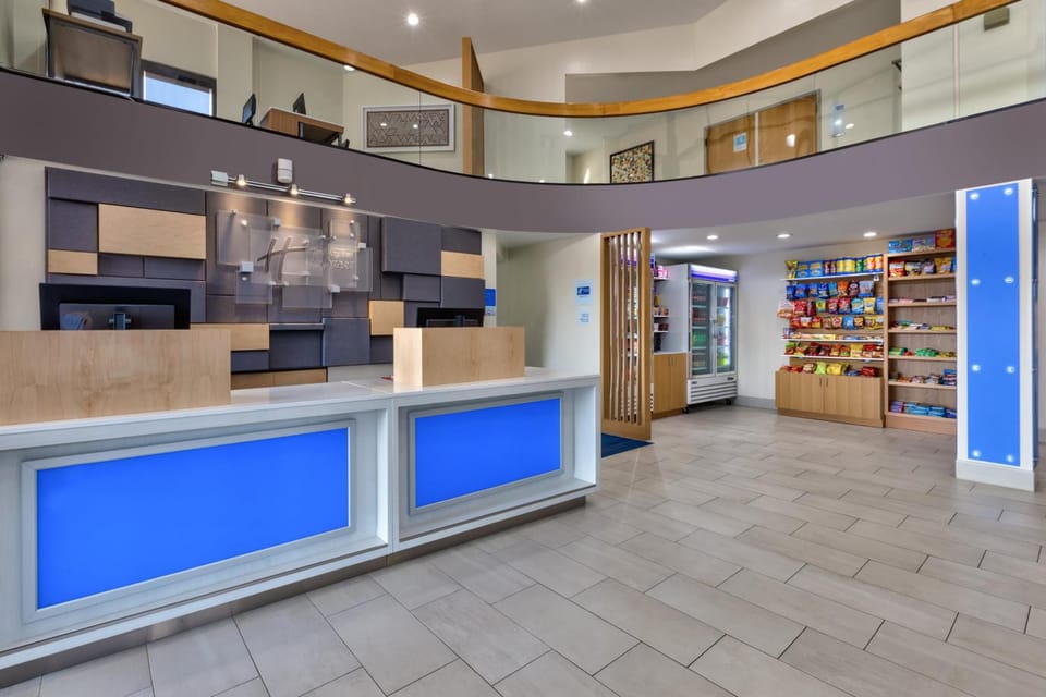 Holiday Inn Express Detroit-Warren/General Motors Technology Center By IHG Hotel in Warren