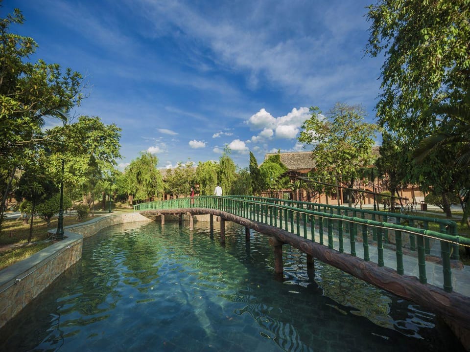 Hoa Binh Resort Hotel in Laos