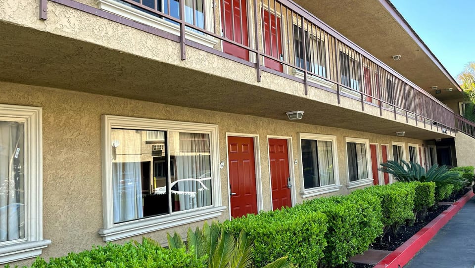 Rivera Motel - Pico Rivera Motel in Downey