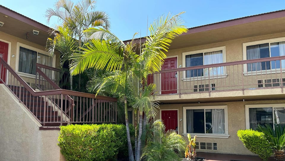 Rivera Motel - Pico Rivera Motel in Downey