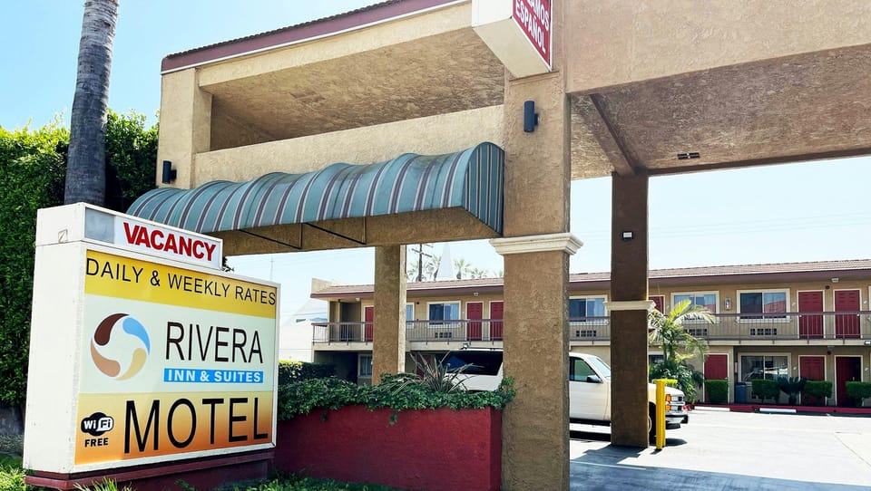 Rivera Motel - Pico Rivera Motel in Downey