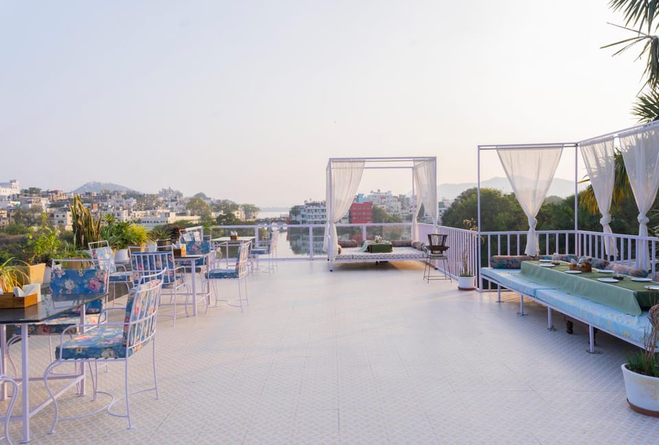 Hotel Natural Lake View Hotel in Udaipur