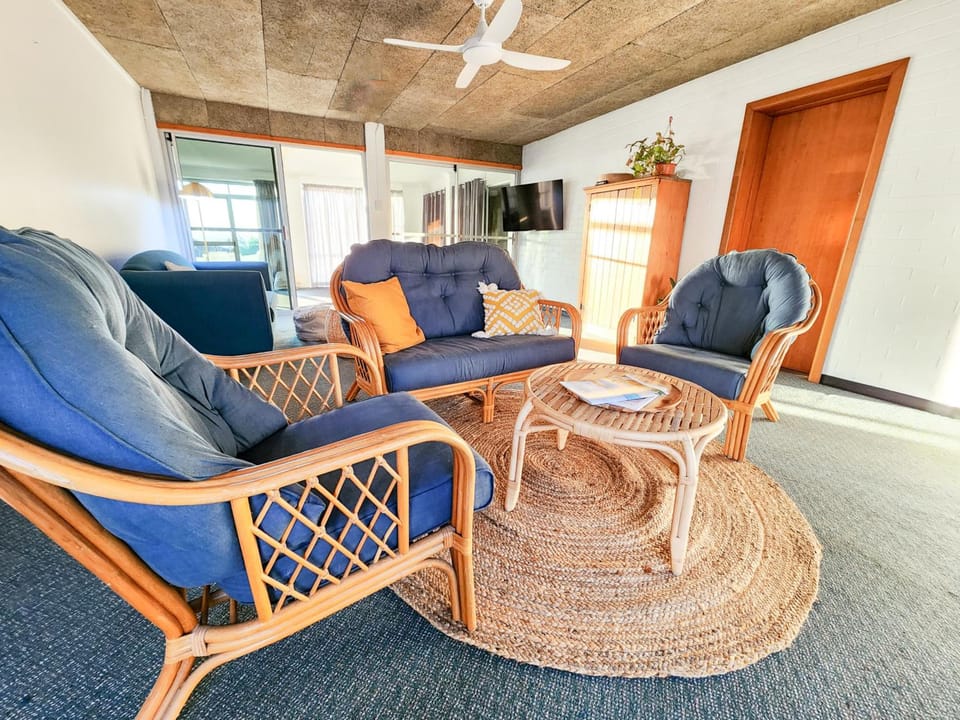 Shared lounge/TV area