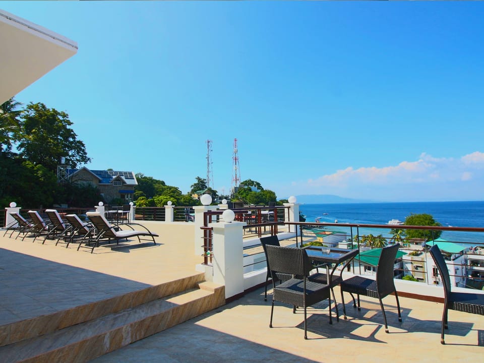 Manarra Sea View Resort Hotel in Puerto Galera