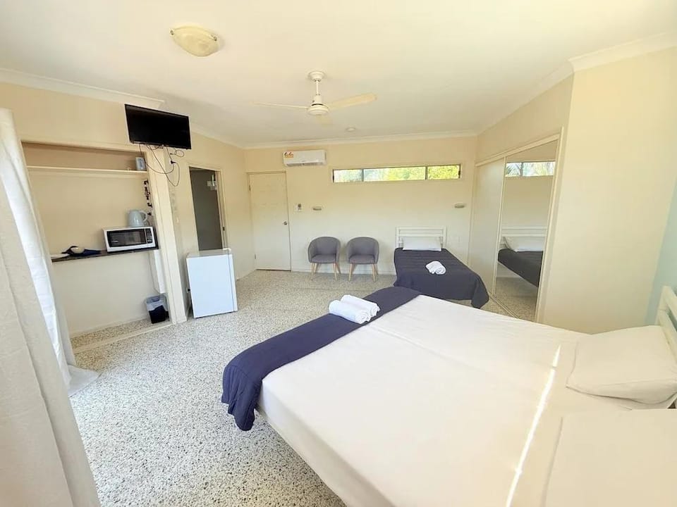 Emus Beach Resort Hotel in Emu Park