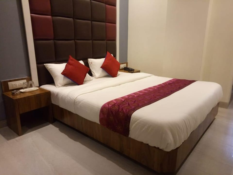 Shree Krishna Paradise Hotel in Maharashtra