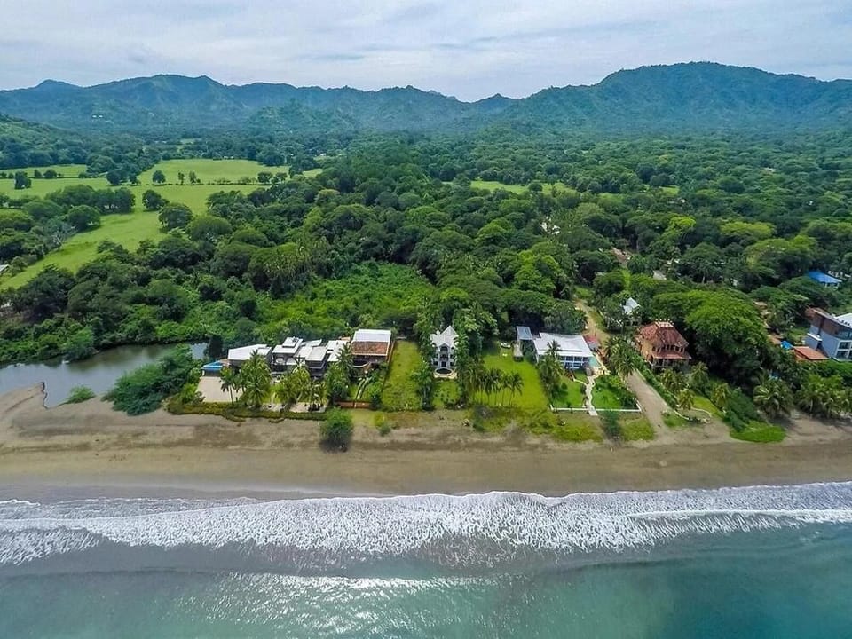 2 Bedroom Ocean-View Condo with Pool Hotel in Playa Flamingo