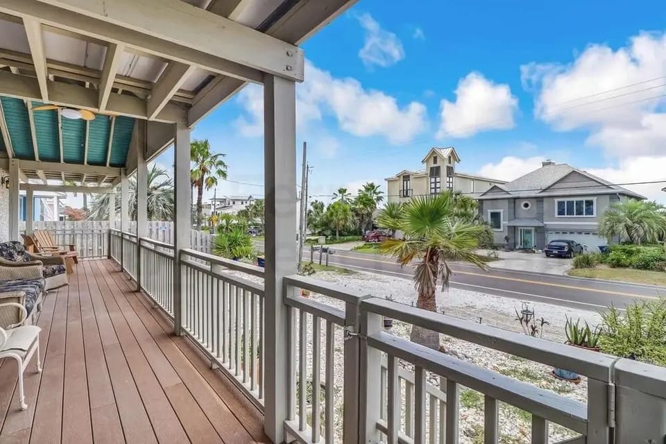 Vintage Home with Fire Pit in Backyard Street Away from Beach by RedAwning Hotel in Fernandina Beach