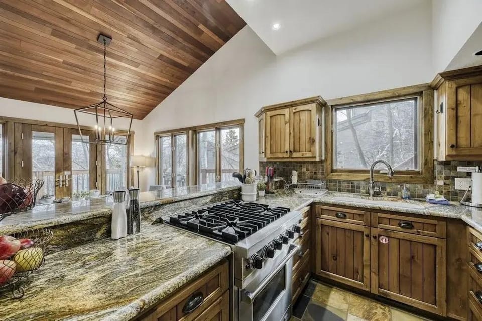 Stargazer 115 3 Bedroom Townhouse by RedAwning Hotel in Park City
