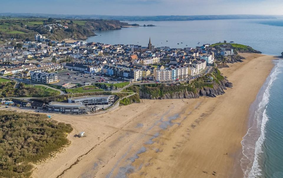 Arcadia House - Lovely Apartment Close to Beaches Harbour and Town Centre Hotel in Wales