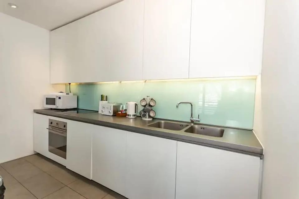 1 Bed- Pureserviced 42 Brewhouse Hotel in Plymouth