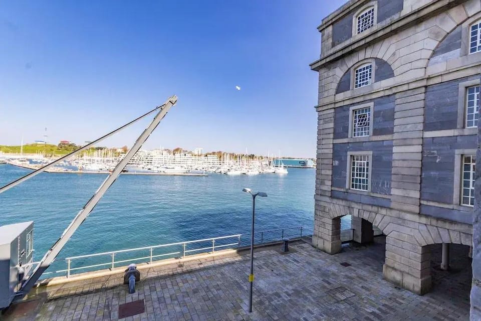 1 Bed- Pureserviced 42 Brewhouse Hotel in Plymouth