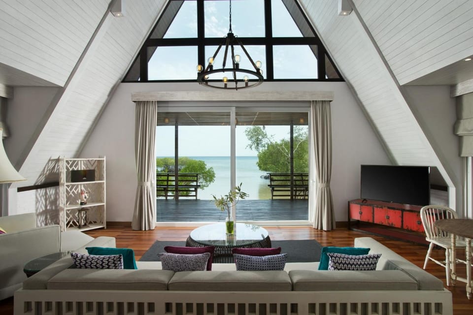 Shared lounge/TV area