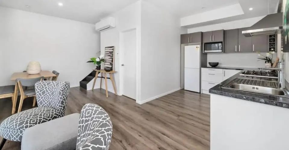 A Luckie Charm - 3-Bedroom Townhouse With Spectacular View Hotel in Queenstown