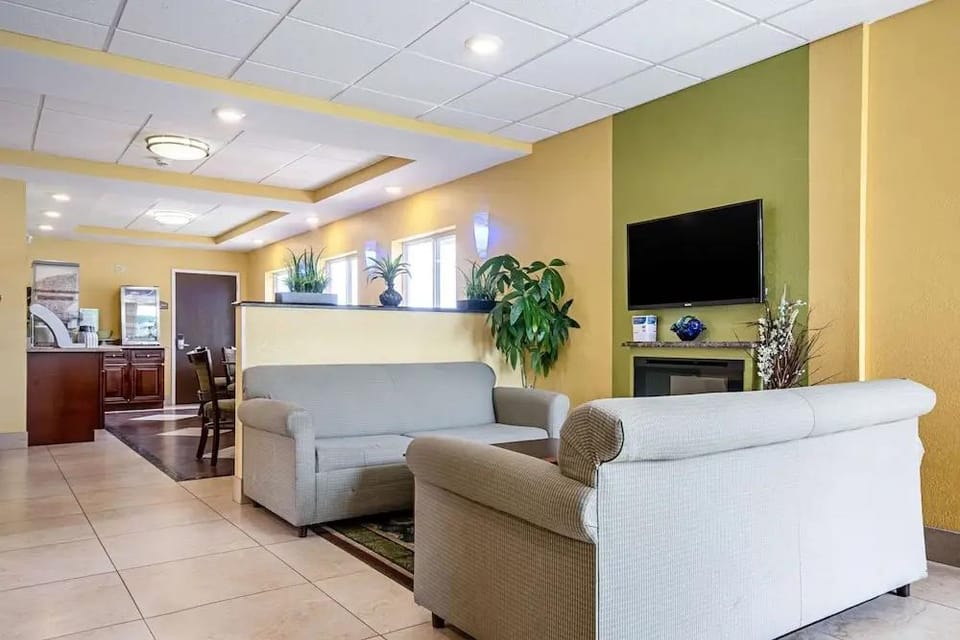 Econo Lodge Hotel in Albany