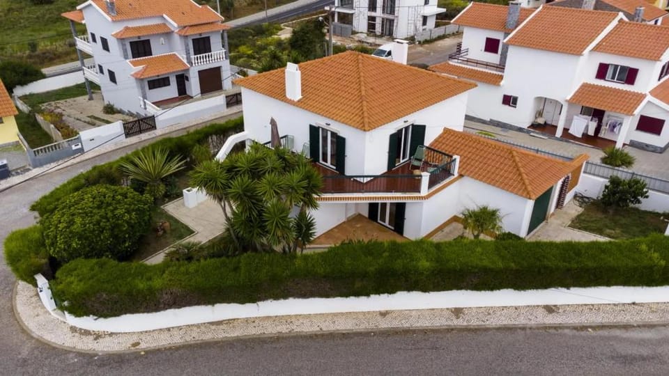 Villa Octopus s Garden by Acasadascasas Hotel in Lisbon District