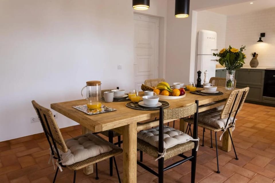Villa Octopus s Garden by Acasadascasas Hotel in Lisbon District