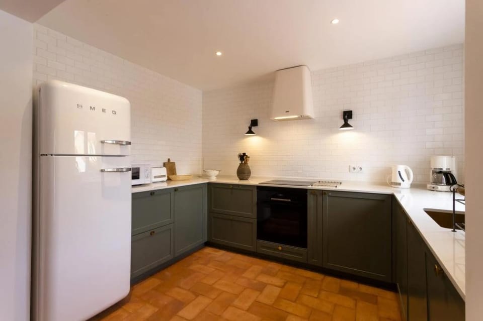 Villa Octopus s Garden by Acasadascasas Hotel in Lisbon District