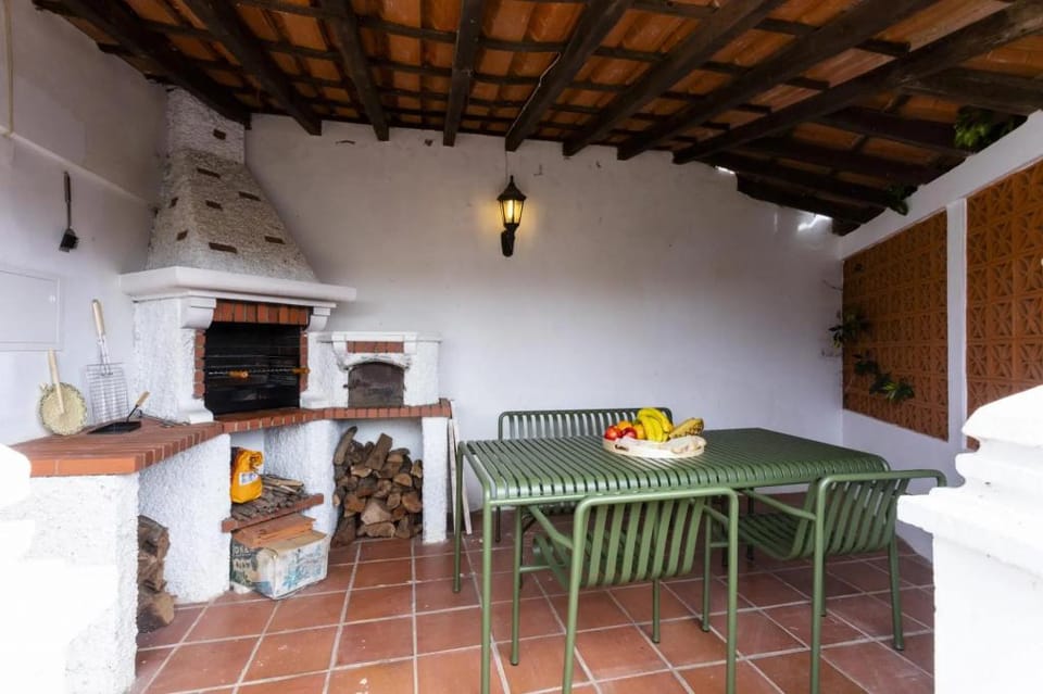 Villa Octopus s Garden by Acasadascasas Hotel in Lisbon District
