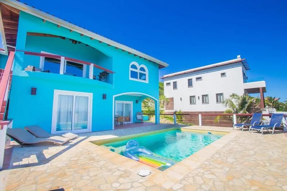 Stunning Coral View Home with Oceanfront Pool by RedAwning Hotel in West Bay