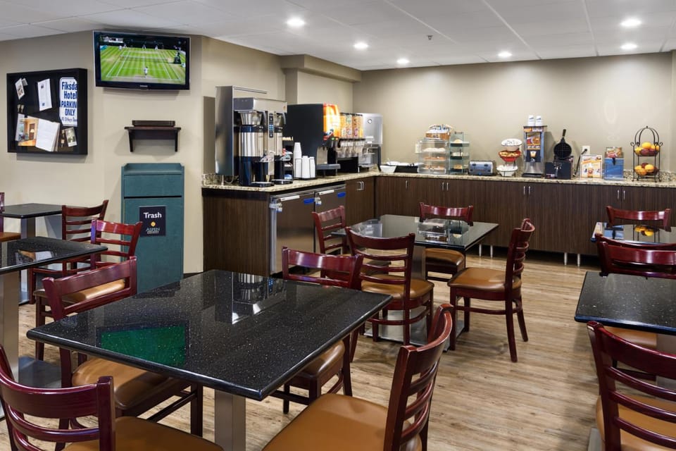 Aspen Select Hotel in Rochester