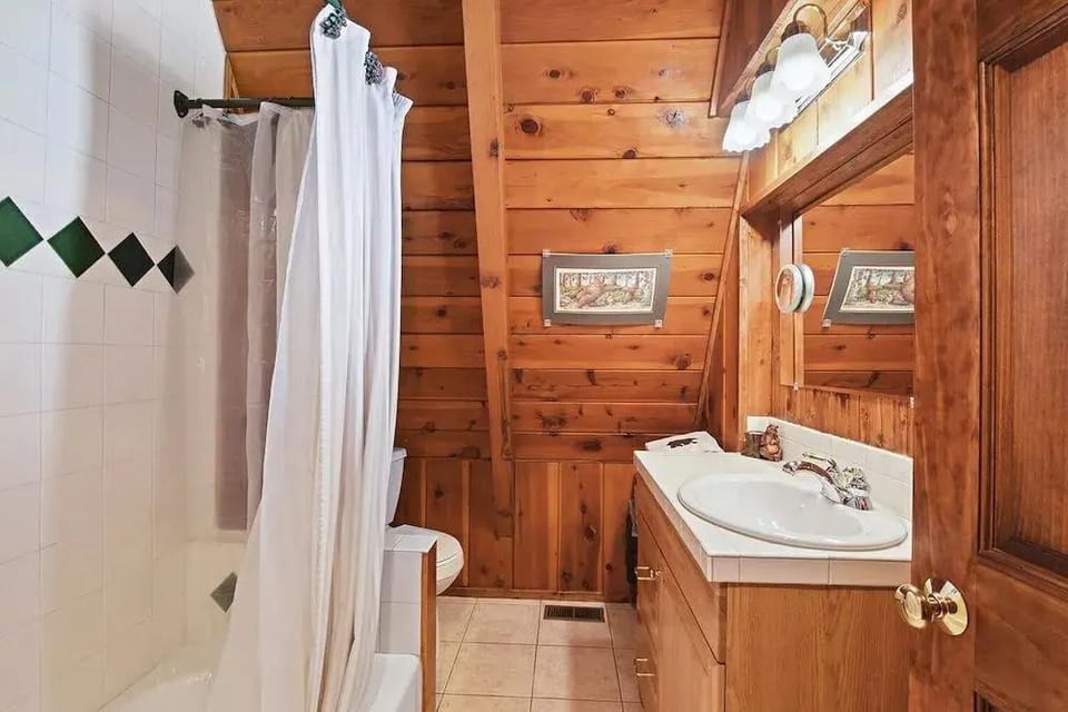 Beautiful Mountain Getaway Hotel in Kings Beach