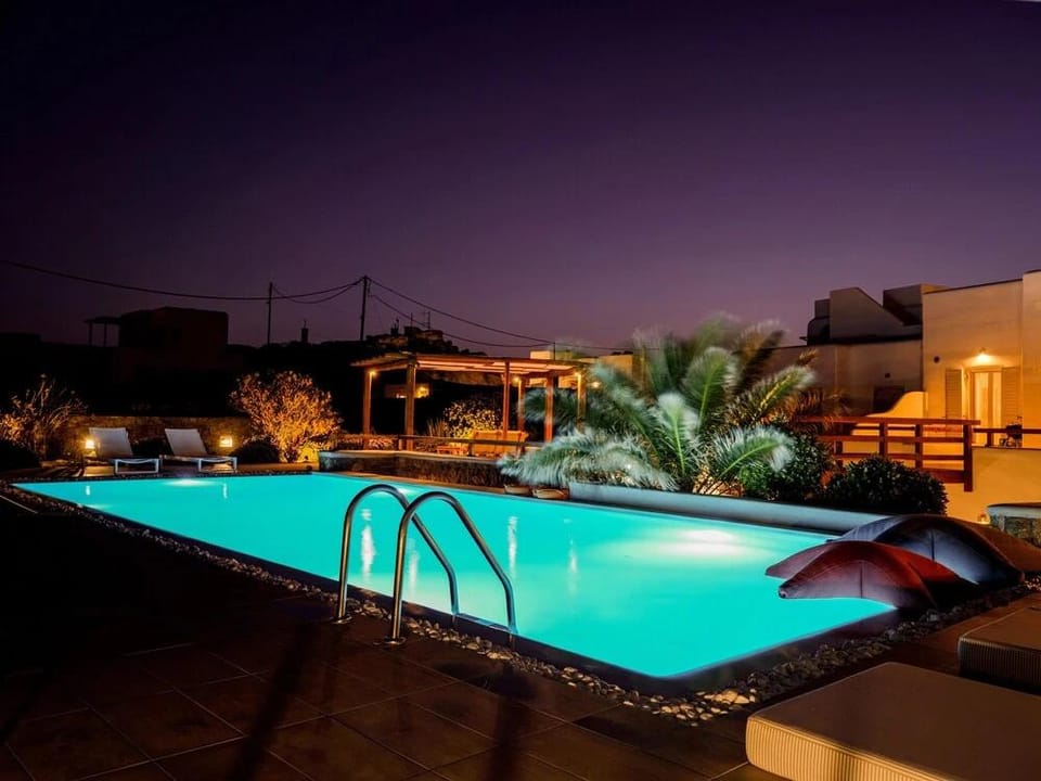 Lux Villa, 5 Master BR, Private Pool, Sunset View! Hotel in Decentralized Administration of the Aegean