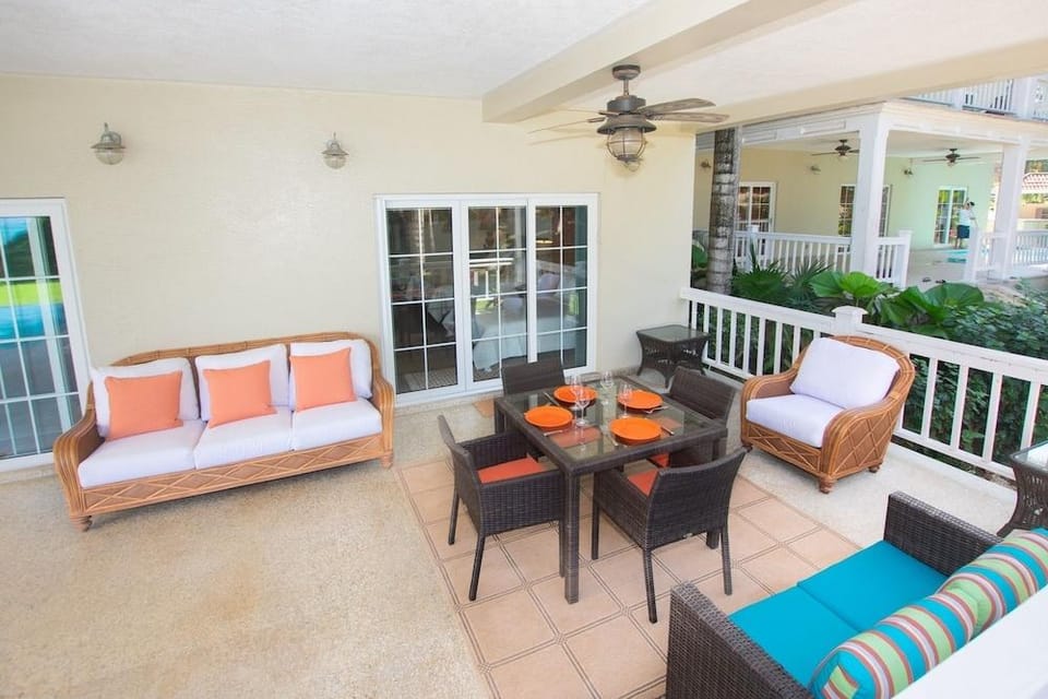 Lawson Rock - Seahorse 105 2 Bedroom Condo by RedAwning Hotel in Bay Islands Department
