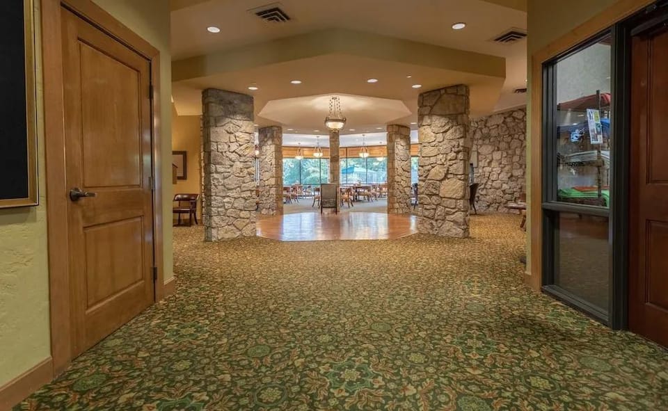 Sunset Bunker 3 Bedroom Condo by RedAwning Hotel in Table Rock Lake