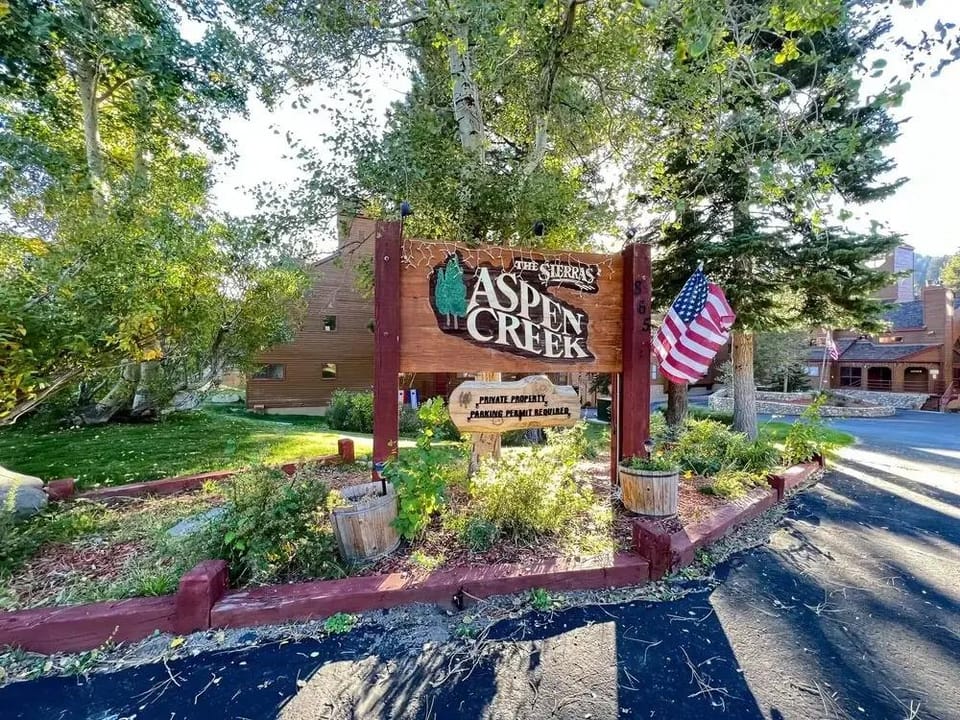 Aspen Creek #115 2 Bedroom Condo by RedAwning Hotel in Mammoth Lakes