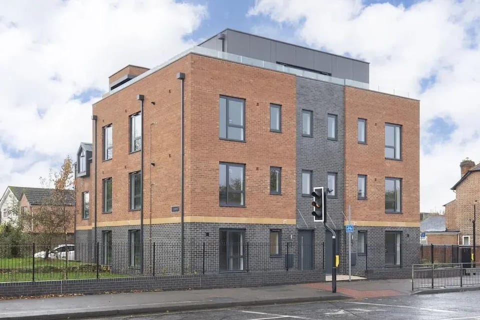 Elliot Oliver - Luxurious 2 Bedroom Apartment With Parking Hotel in Gloucester