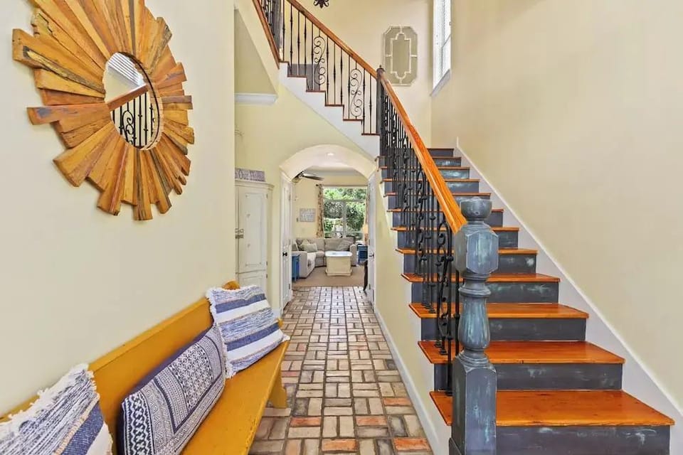 West PCB Upscale Home w/ Splash Pool, Close to Beach, 3br+bunkroom, Golf Cart Hotel in Panama City Beach