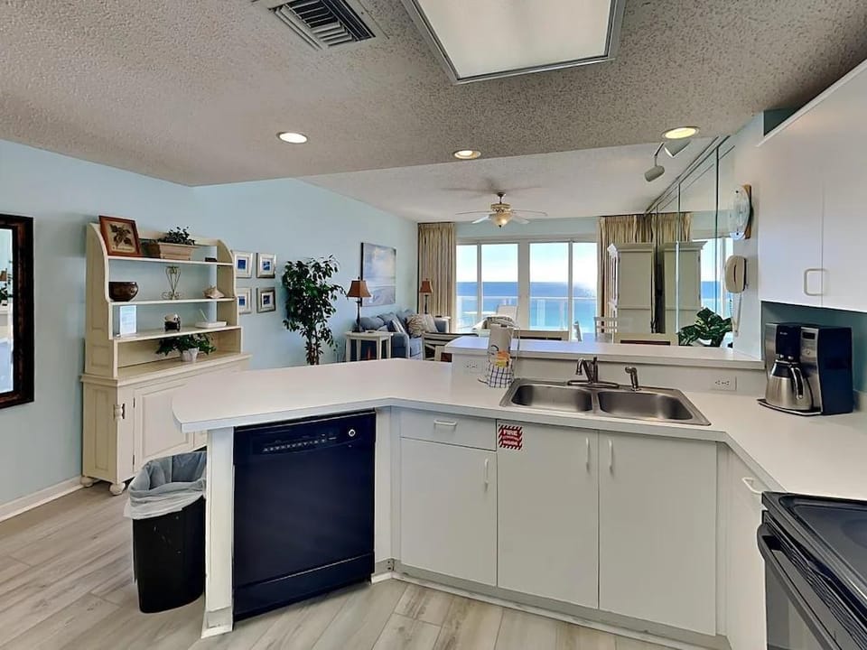 Sterling Sands by Southern Vacation Rentals Hotel in Destin