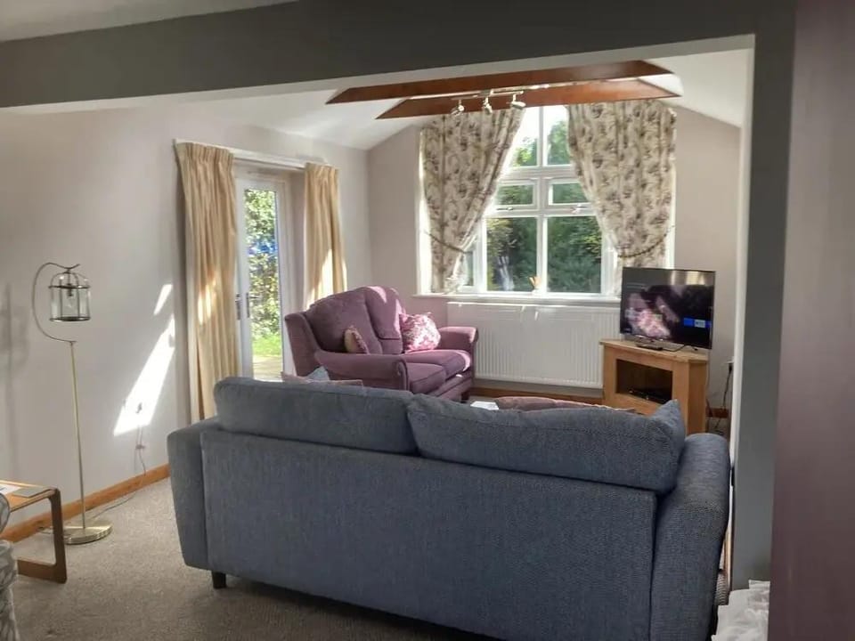 Spacious Detached Bungalow With Ample Parking Hotel in Grantham