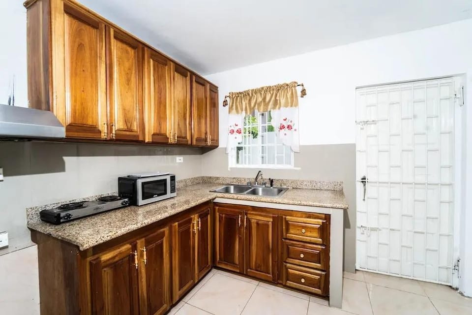 Skyline Suites 2 Queen bedroom 2 Condo by RedAwning Hotel in Montego Bay
