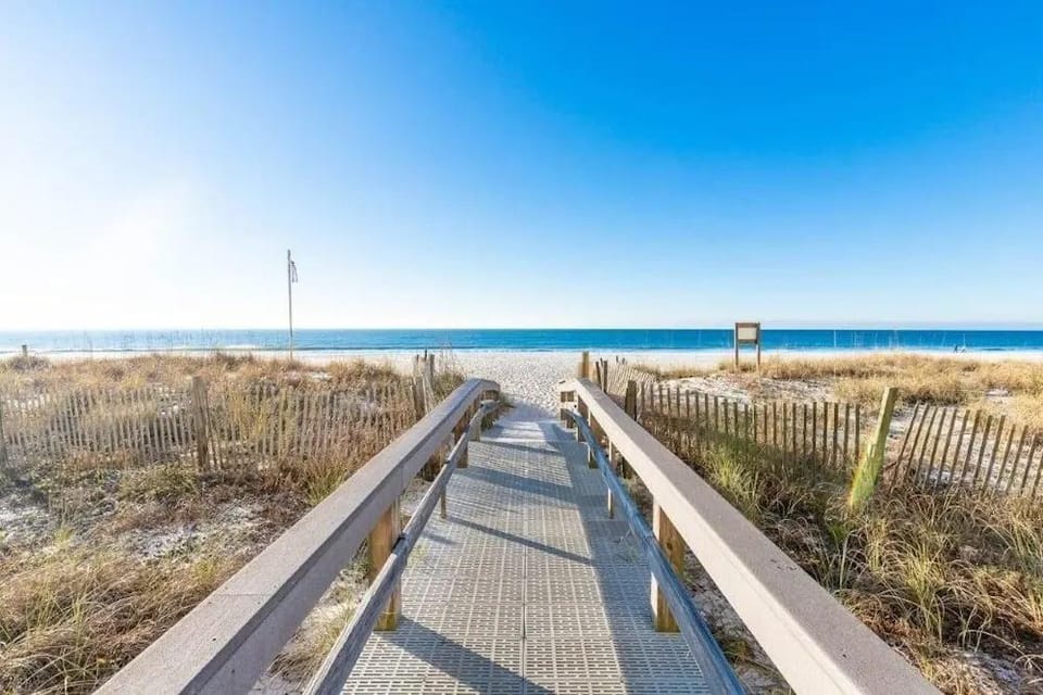 Lighthouse 1409 1 Bedroom Condo Hotel in Gulf Shores