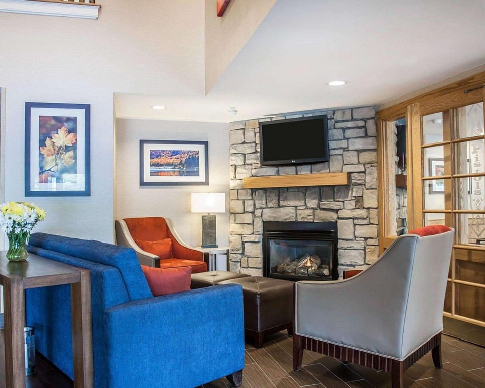 Comfort Inn & Suites Sturbridge-Brimfield Hotel in Sturbridge