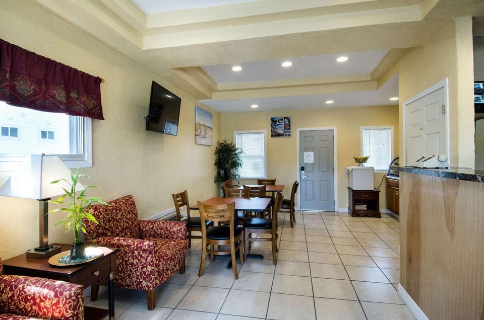 Econo Lodge West Yarmouth on Cape Cod Hotel in West Yarmouth