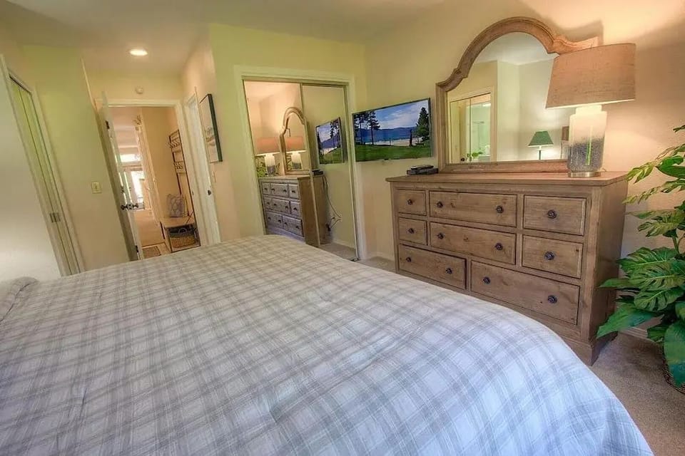 Delightful Mccloud 2 Bedroom Condo by RedAwning Hotel in Incline Village