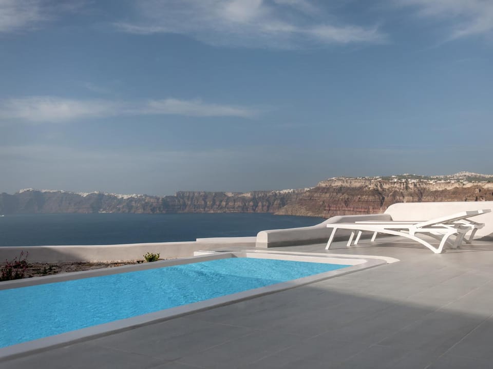 Neptune Luxury Spa Suites Hotel in Santorini